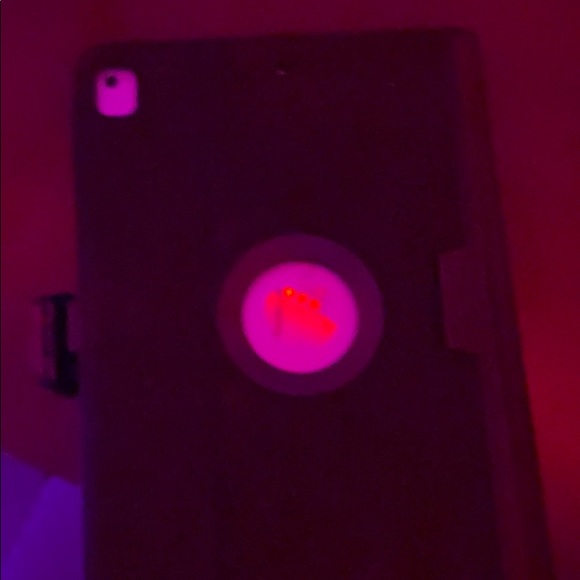 Gently used iPad Air 2 - Picture 2 of 2